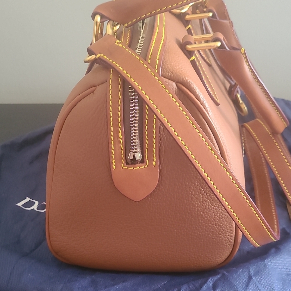 Dooney & Bourke Leather Barrel Satchel Handbag in Brown 10Wx7H With Dust Cover - Picture 9 of 9